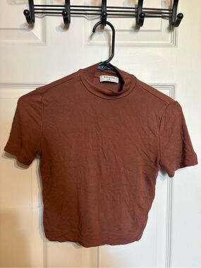 Babaton Short-Sleeve Mock Neck Tee in Rust Brown